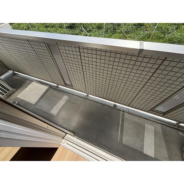 バルコニー　開放的で明るい空間を演出してくれるバルコニーです