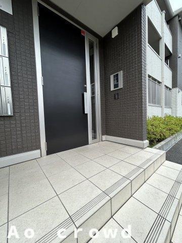 エントランス　落ち着いたエントランスです