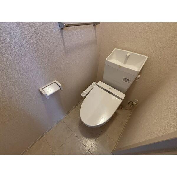 トイレ　清潔感のあるトイレです