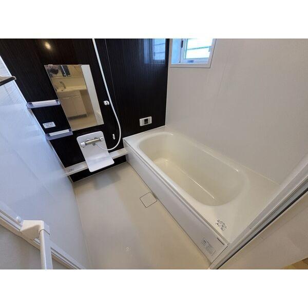 バス・シャワールーム　落ち着いた空間のお風呂です