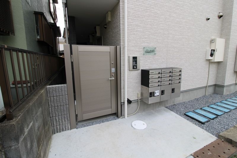 エントランス　バルコニー