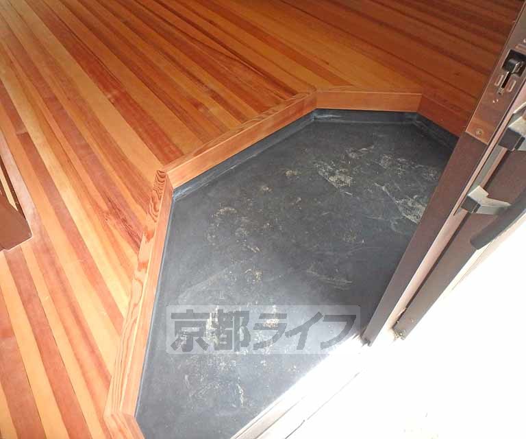 玄関　コンクリート土間の玄関です。
