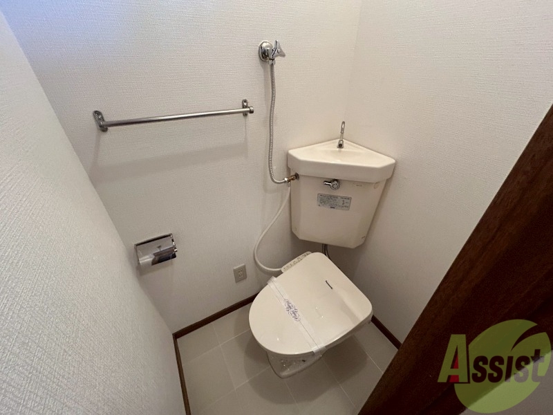 トイレ　ウォシュレット機能がついたトイレです。安心して使用できます。