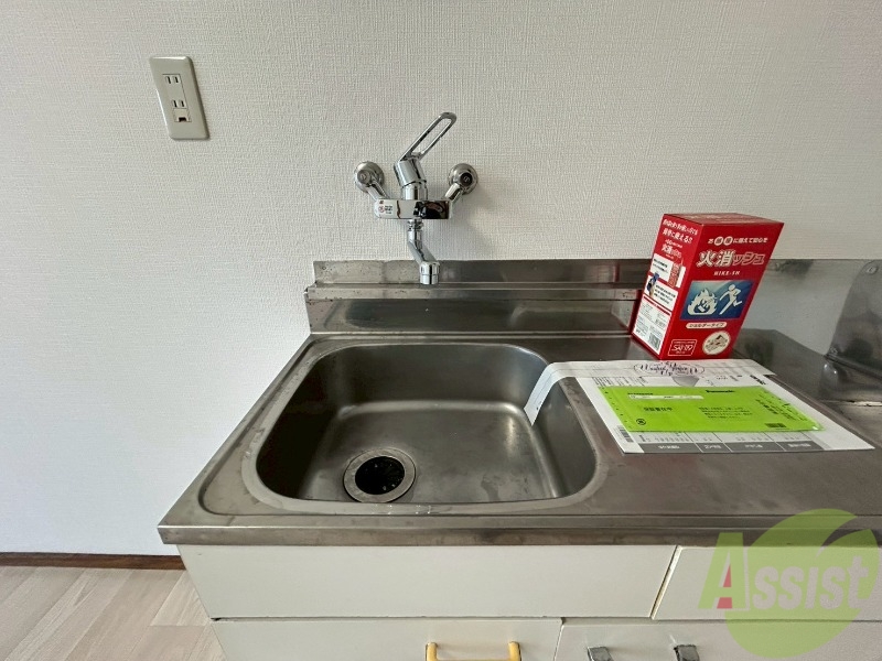 洗面設備　キッチンのシンクはピカピカで掃除意欲が湧いてきそう！