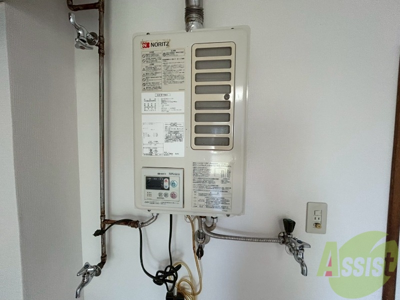 その他設備　給湯器は簡単操作で温度調整ができますよ。