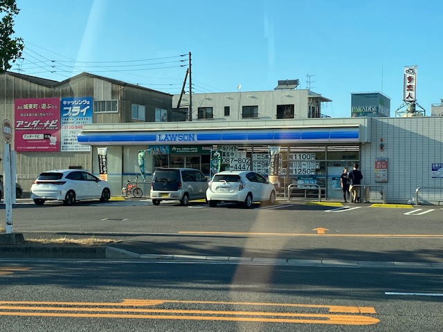 コンビニ　ローソン（コンビニ）まで305m