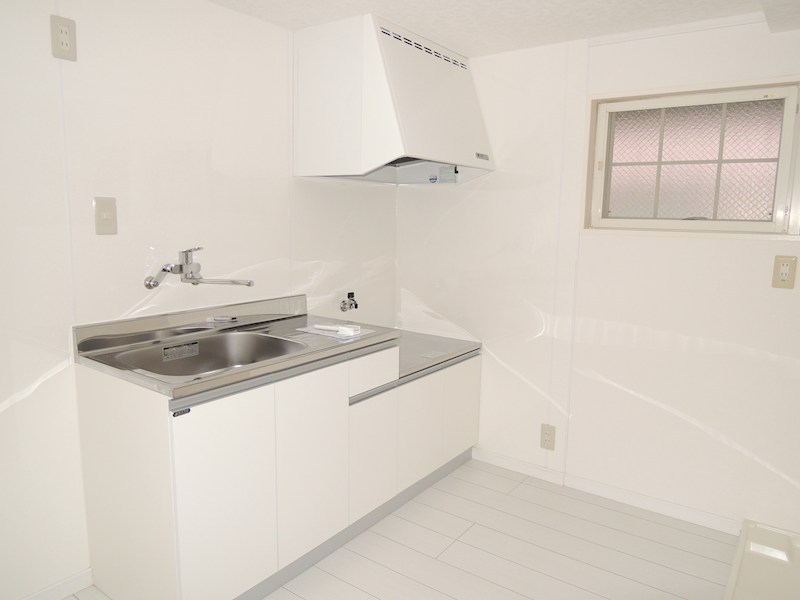 キッチン　自然光が入る窓のあるキッチン