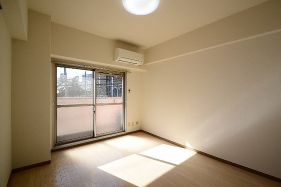 居室・リビング　※別部屋の写真です。
