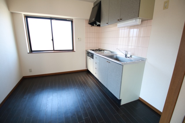 キッチン　※別号室の参考写真です