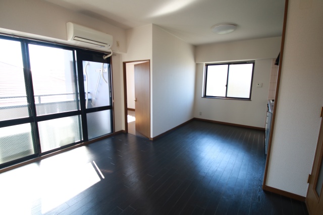 居室・リビング　※別号室の参考写真です