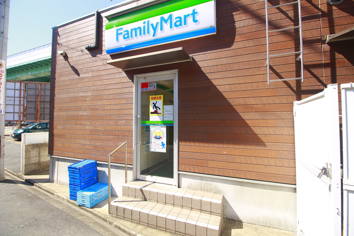 コンビニ　ファミリーマート（コンビニ）まで255m