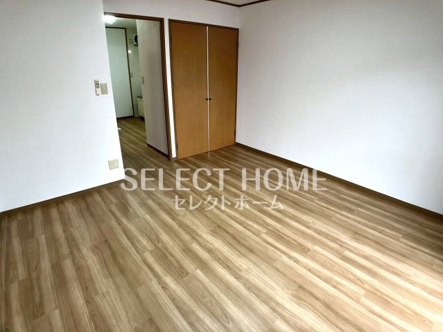 その他部屋・スペース　開放的な寝室です