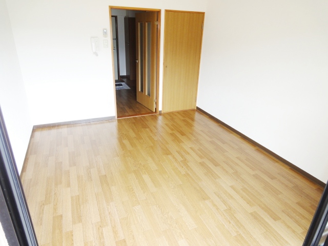 居室・リビング　同物件別号室の写真です。