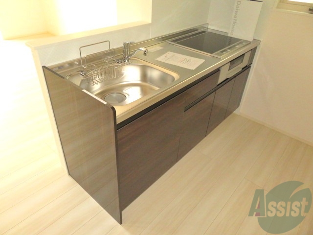 キッチン　キッチンはシステムキッチンでお料理もはかどりそうです。