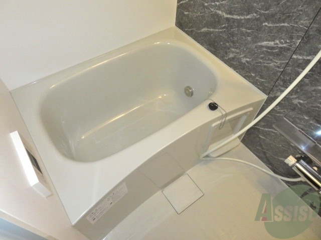 バス・シャワールーム　浴室は広く一日の疲れが癒せそうですね～。