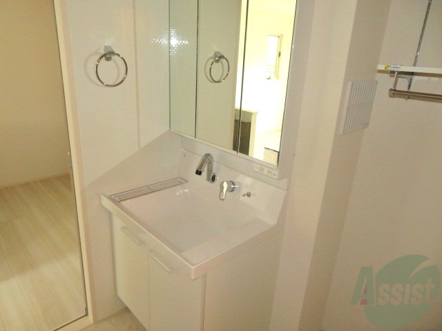 洗面設備　洗面台は独立しております。朝の身支度にどうぞ。