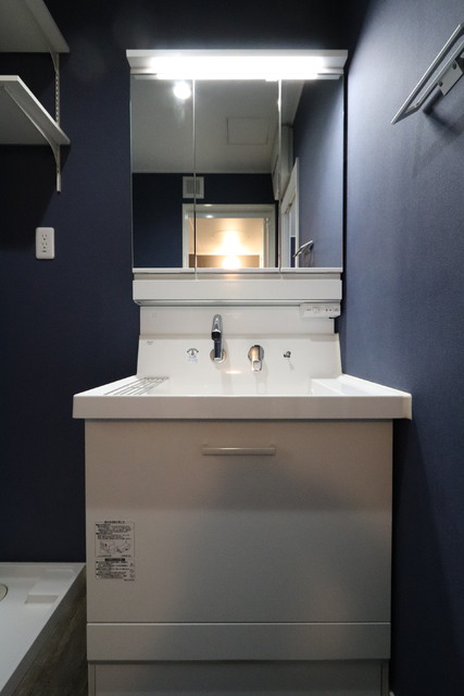 洗面設備　全面鏡で使いやすいシャワー付洗面化粧台☆