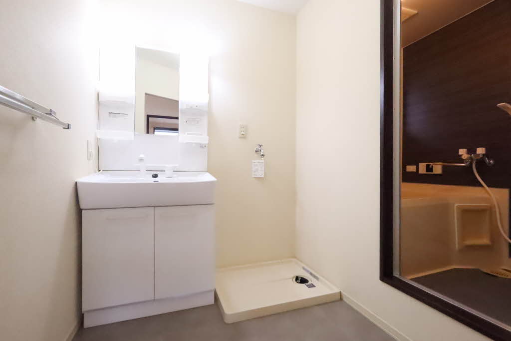 洗面設備　シャワー付き洗面台♪
