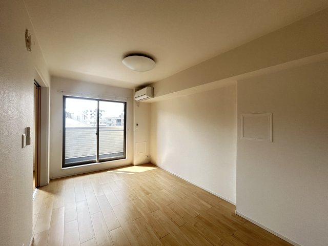 居室・リビング　こちらの居間で趣味の時間をお楽しみください