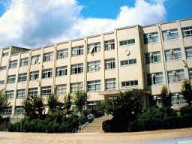 小学校　高槻市立日吉台小学校（小学校）まで533m