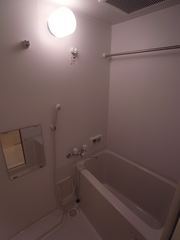 バス・シャワールーム　浴室乾燥機付きのバスルーム