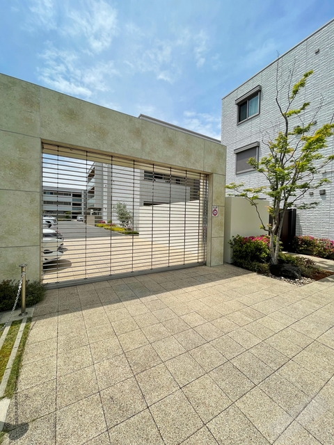 駐車場　シャッターゲート付き駐車場♪