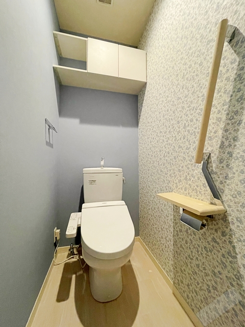 トイレ　温水洗浄便座付き♪