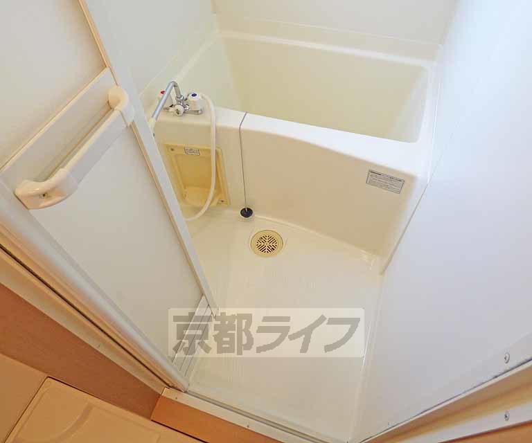 バス・シャワールーム　広々とした浴室です。