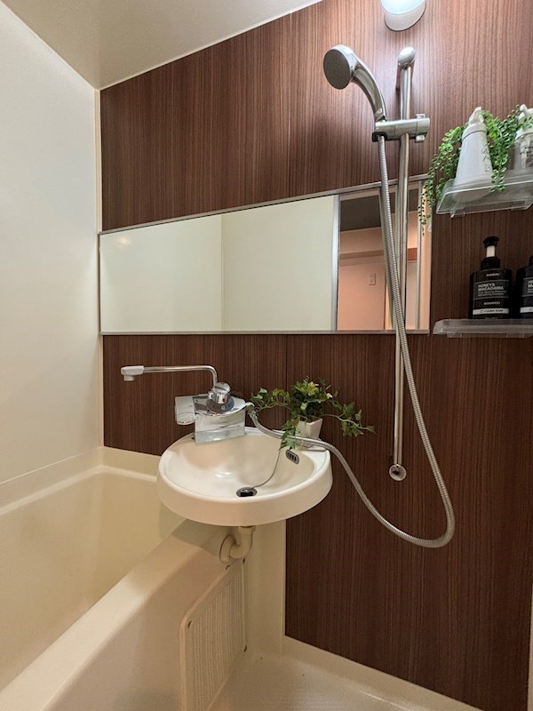 洗面設備　脱衣スペースもあります