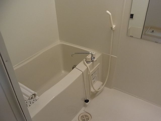 バス・シャワールーム　追い焚き付きバスルーム