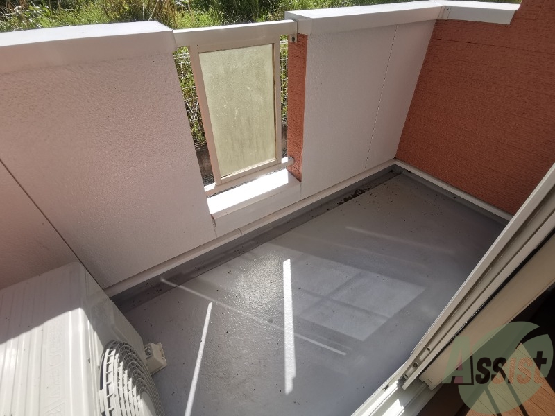 バルコニー　かなり広めのバルコニーです。のびのびと作業ができますね。