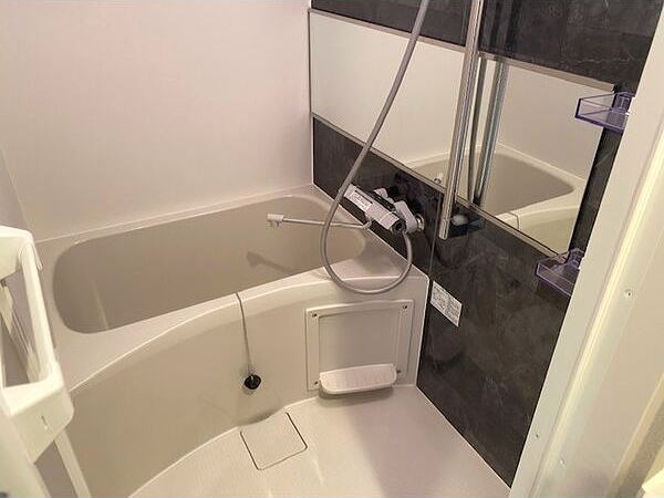 バス・シャワールーム　浴室乾燥機付きです