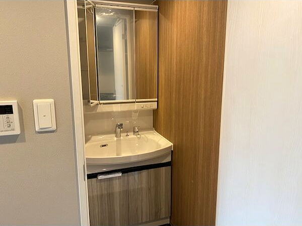 洗面設備　シャワー付洗面台