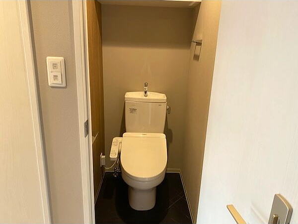 トイレ　温水洗浄便座です