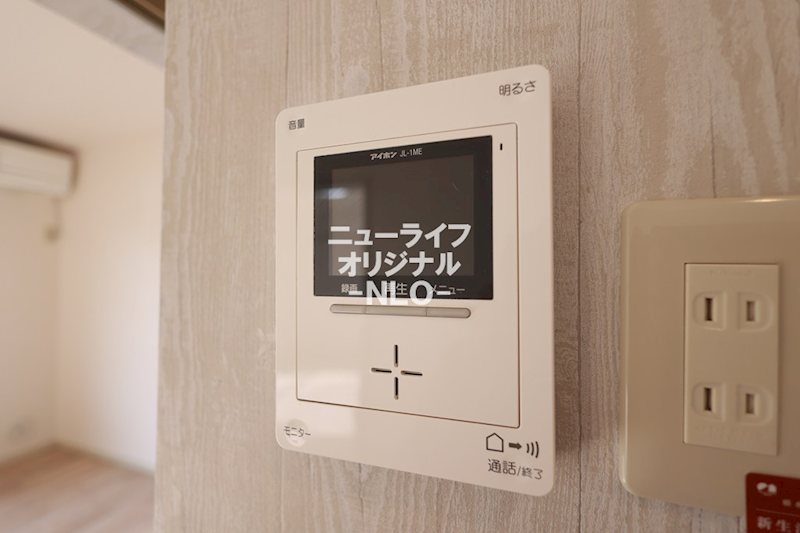 セキュリティ　室内から訪問者を目視してから対応できるモニタ付ドアホン★
