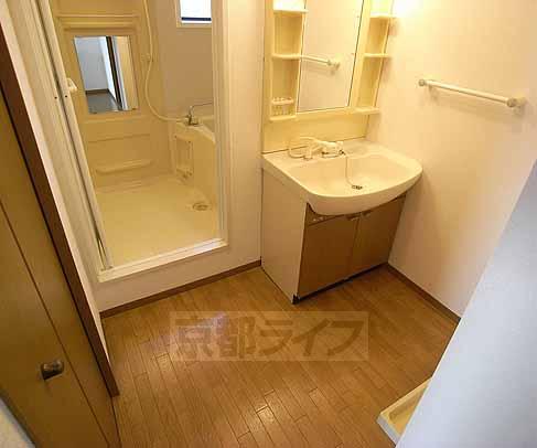 洗面設備　脱衣スペースもしっかりとれます