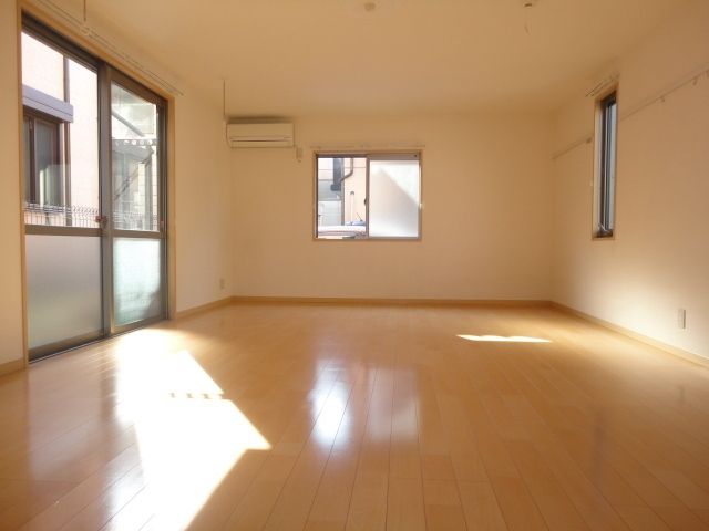 その他部屋・スペース　☆窓がいっぱいあって明るいよ☆