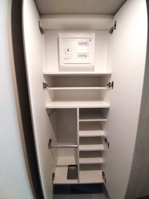 玄関　◆たっぷり入るシューズボックス◆