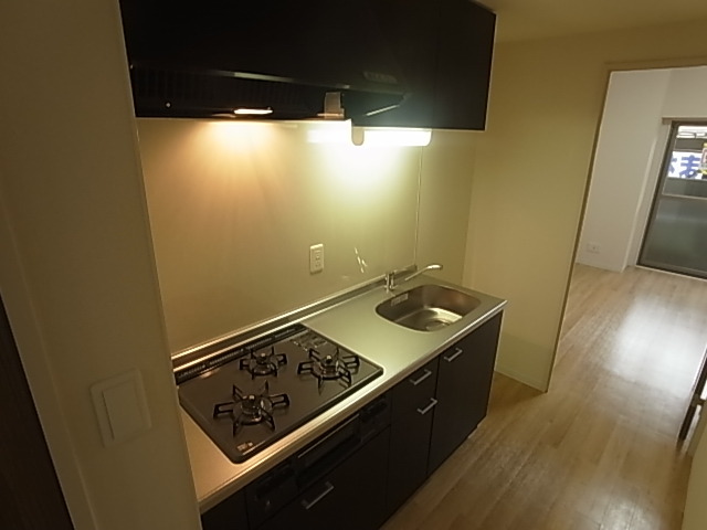 キッチン　３口ガスコンロでグリル付き！