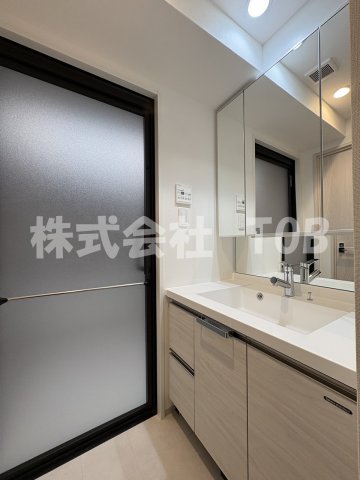 洗面設備　3面鏡シャンプードレッサー