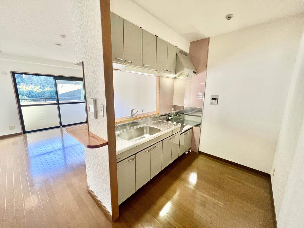 キッチン　※同物件、別号室の写真（反転）