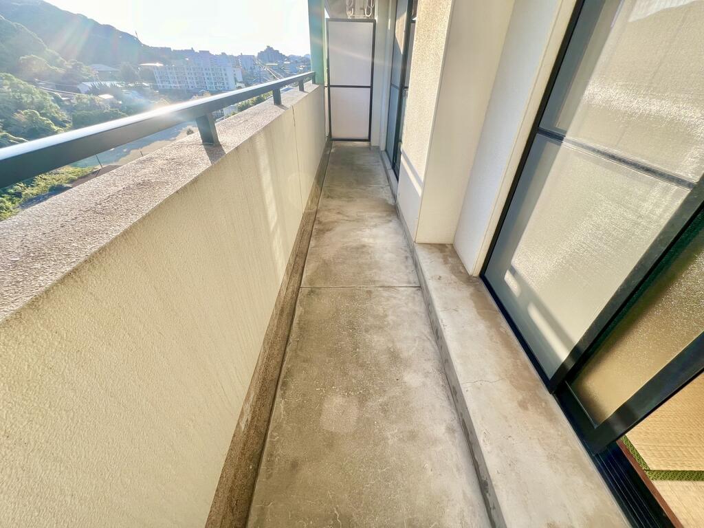 バルコニー　※同物件、別号室の写真（反転）