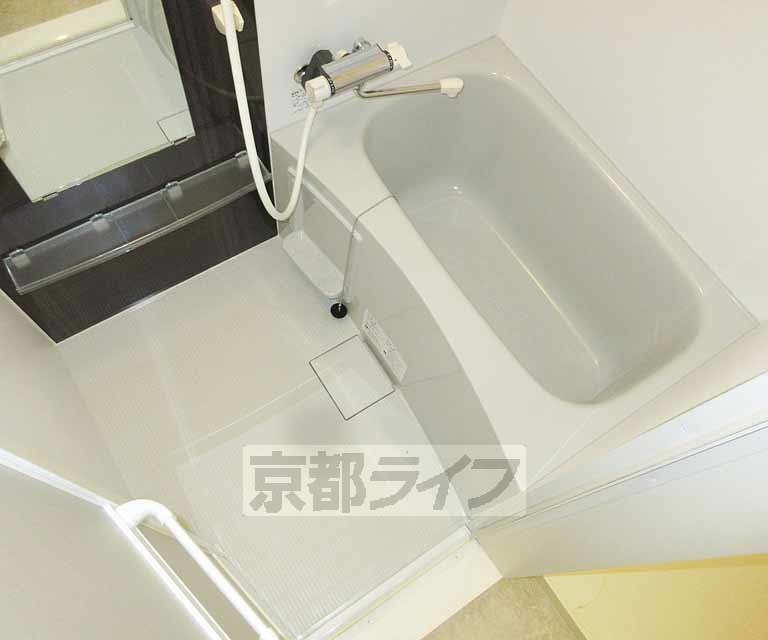 バス・シャワールーム　清潔で広くて快適・