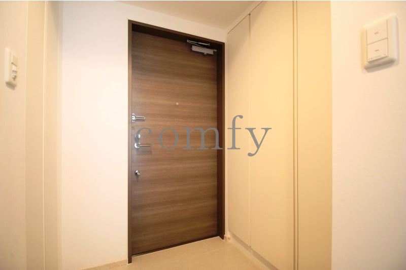 玄関　ダブルロックの玄関ドア