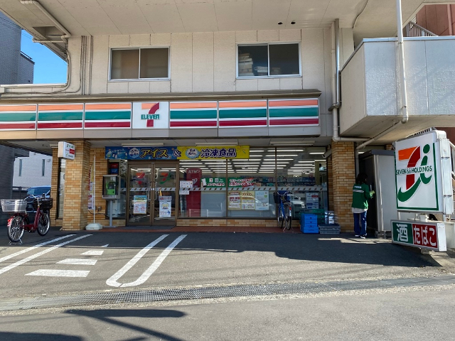 コンビニ　セブンイレブン日野大坂上店（コンビニ）まで498m