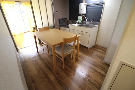 居室・リビング　※他号室の写真です