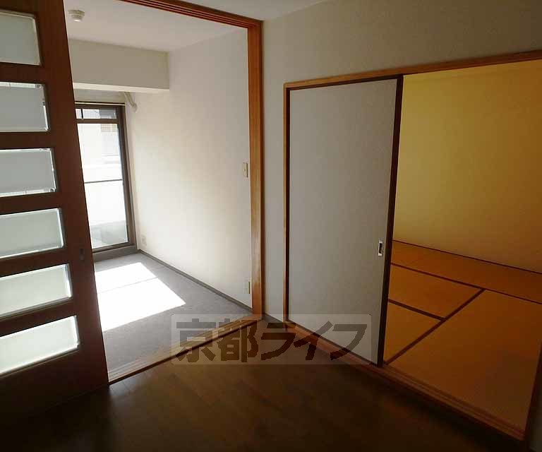 居室・リビング　２０３号室の写真です。