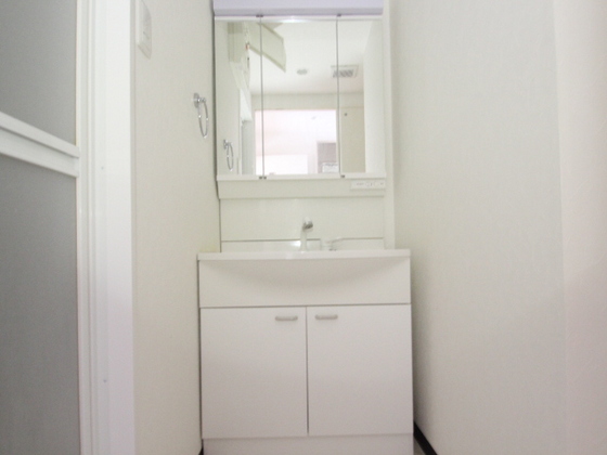 洗面設備　※掲載写真は同マンション別部屋参考写真となります。