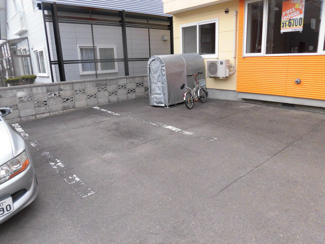 駐車場　駐車場