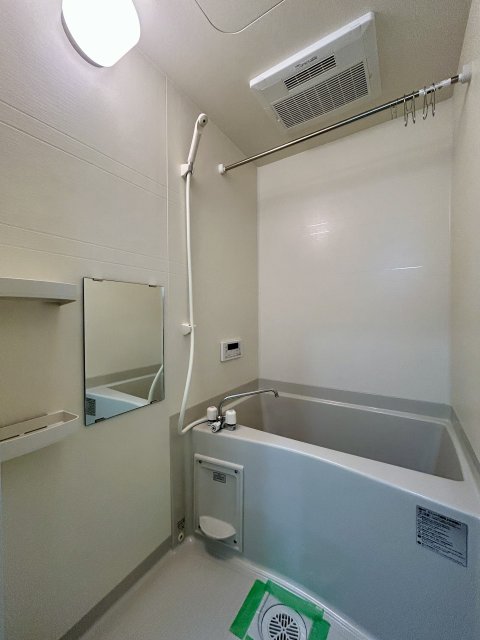 バス・シャワールーム　別号室の写真です（反転）